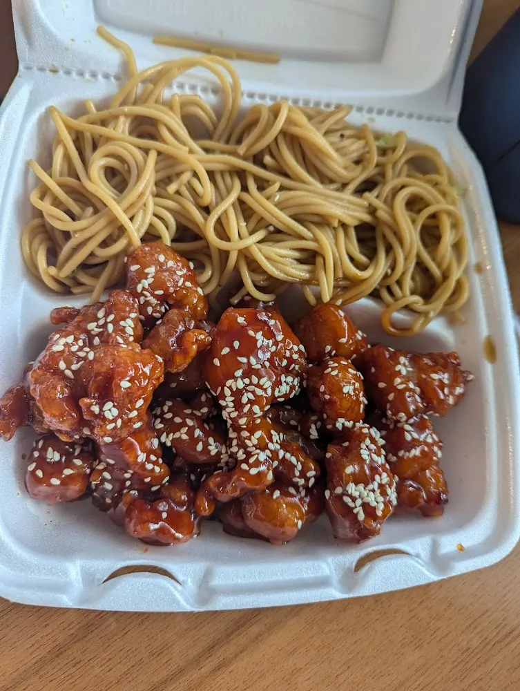 Sesame Chicken w Lo Mein